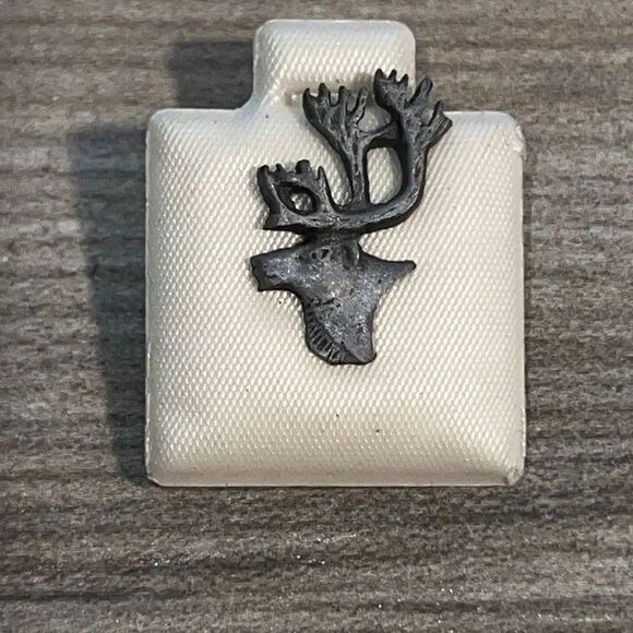 Moose/Deer
Lapel Pin Hand Carved Pewter Tone - Picture 4 of 5